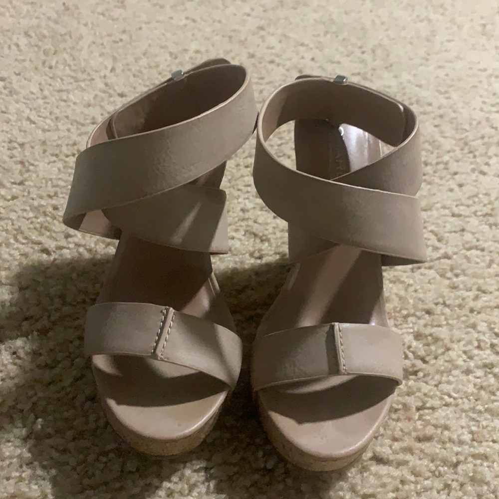 Nude wedges